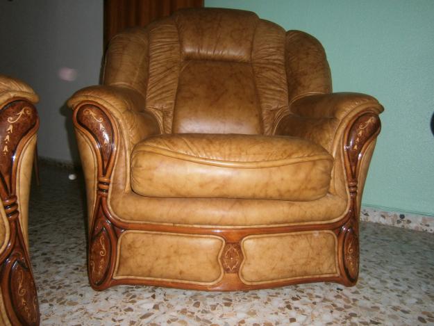 Vendo sofas de piel flor en madera de roble con incrustaciones de marqueteria labrados