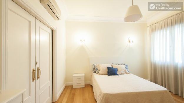 Very cool student apartment in fancy Salamanca
