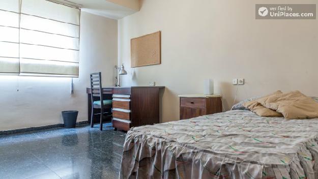 Beautiful 3-bedroom apartment near Universitat de Valencia