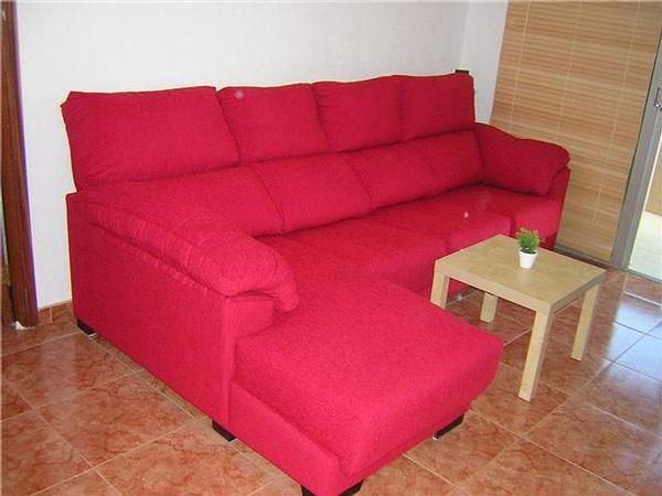 Vendo sofá chaiselongue rojo a muy buen precio