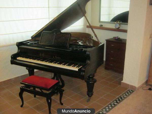 Se vende piano de cola