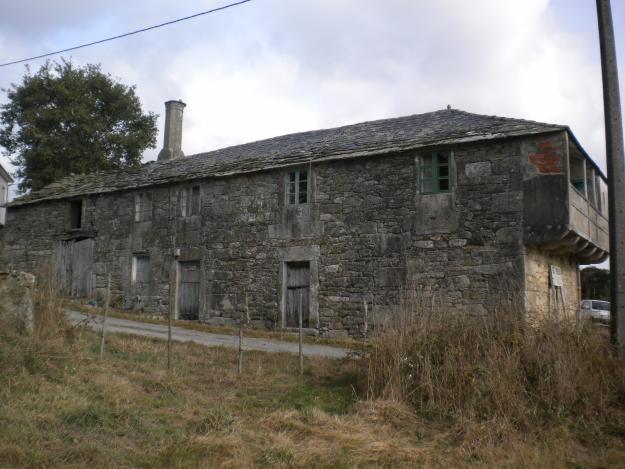 VENDO CASA DE PIEDRA PARA RESTAURAR