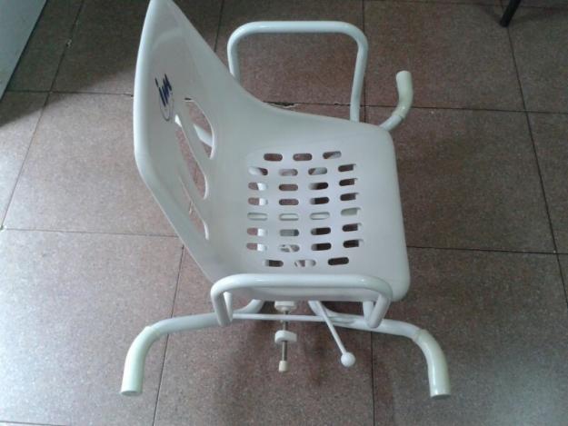 Silla para el baño de personas mayores o con movilidad reducida