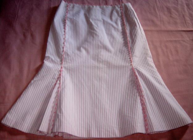 Falda rayitas rosa/blanca. Sin estrenar.