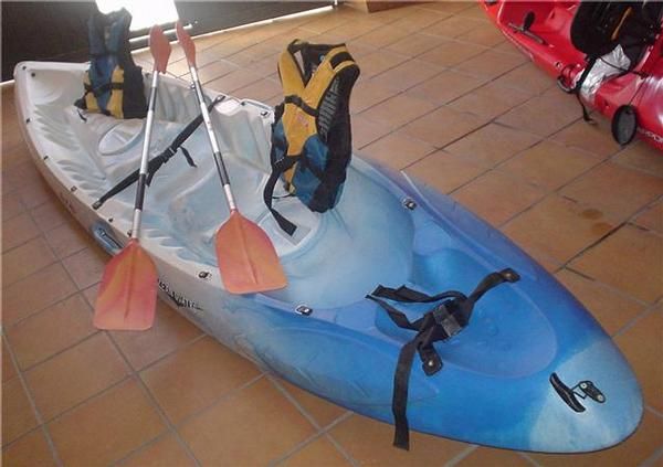 Vendo kayak/piragua  autovaciable dos plazas  con palas y chalecos 500 Euros