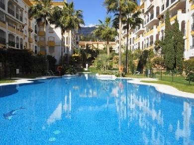 Apartamento con 3 dormitorios se vende en Marbella, Costa del Sol