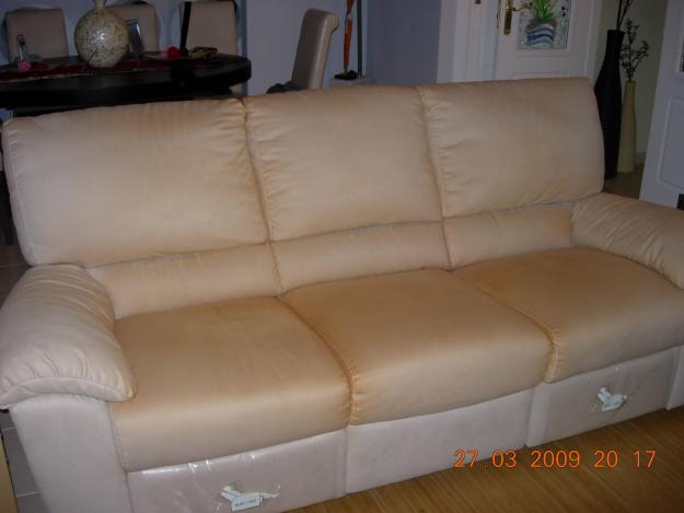 VENDO SOFÁ NATUZZI POR SOLO 850 EUROS (PRECIO NEGOCIABLE)SOLO 8 MESES DE ANTIGüEDAD