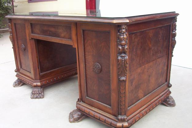 mesa de escritorio siglo XIX estilo ingles tallado nogal