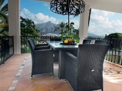 Chalet con 5 dormitorios se vende en Marbella, Costa del Sol