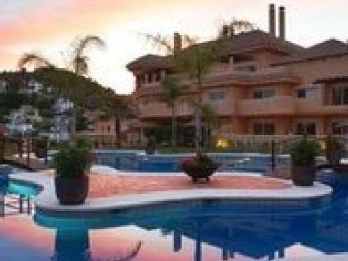 Apartamento con 2 dormitorios se vende en Marbella, Costa del Sol