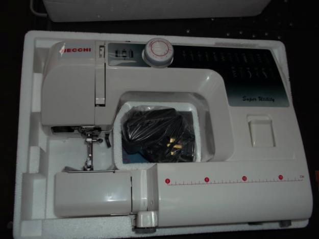 Maquina de cocer NECCHI SUB 22