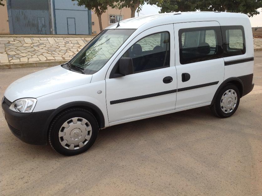 opel combo 1.3,cdti 2010 doble puerta lateral