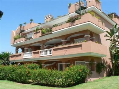 Apartamento con 2 dormitorios se vende en Estepona, Costa del Sol