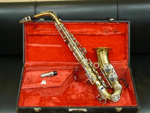 saxofón seminuevo