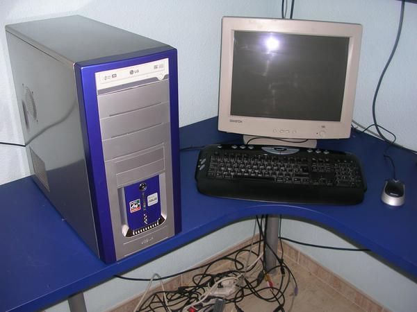 Vendo Ordenador AMD Athlon (tm) 64 Processor 3000+, 1800MHz. + teclado + mouse + monitor