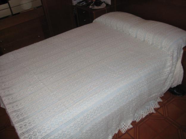 Vendo colchas de ganchillo hechas a mano para cama de matrimonio, a estrenar, 600€