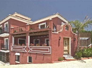 Adosado con 4 dormitorios se vende en Marbella, Costa del Sol