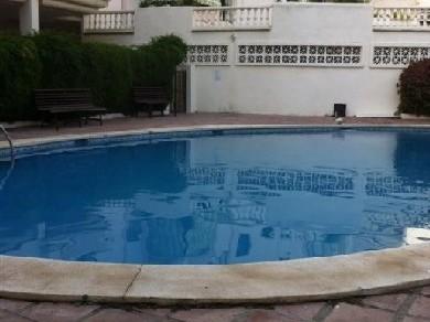 Apartamento con 4 dormitorios se vende en Estepona, Costa del Sol
