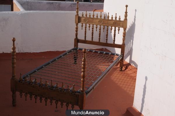 Cama de estilo español con somier