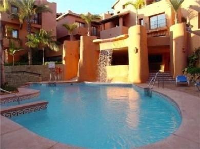 Apartamento con 3 dormitorios se vende en Marbella, Costa del Sol