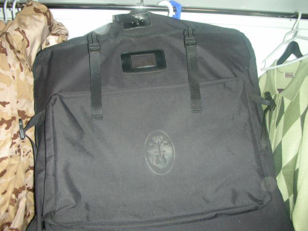 Porta-trajes militar