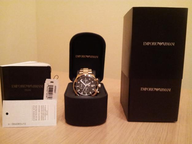 Se Vende Reloj Emporio Armani dorado.