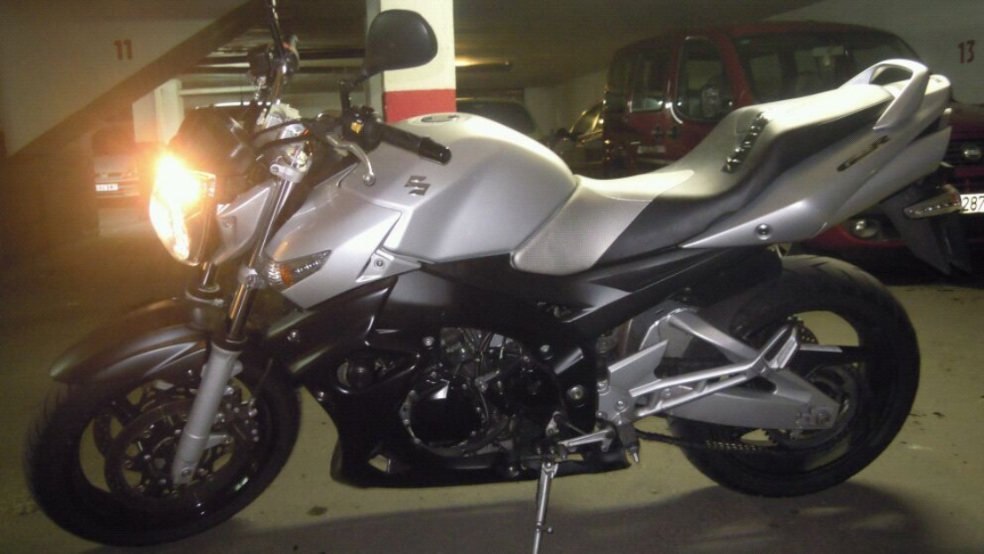 suzuki gsr 600 naked