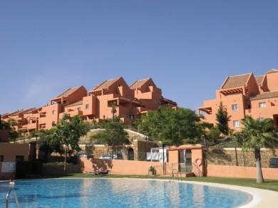 Apartamento con 3 dormitorios se vende en Marbella, Costa del Sol