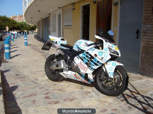 muy buen precioHONDA - CBR SERIE LIMIT ROSSI 12.000kilometros año 2007 4500euros - Alicante