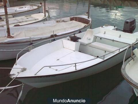 Embarcación de 5 mts. con remolque y motor de 40 hp.