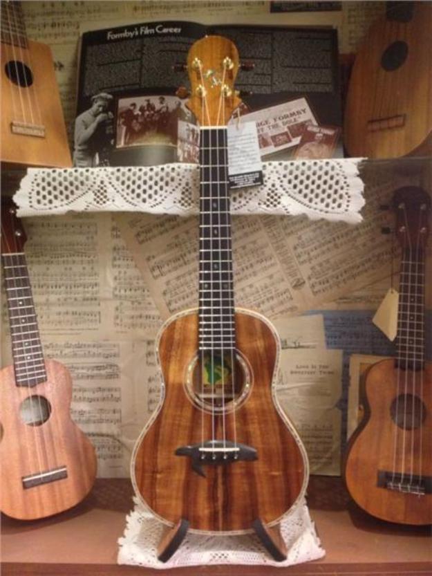 Honu Deluxe Tenor Ukulele