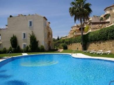 Apartamento con 2 dormitorios se vende en Marbella, Costa del Sol