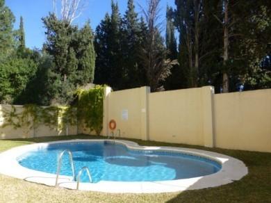 Apartamento con 2 dormitorios se vende en Marbella, Costa del Sol