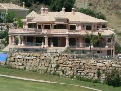 Chalet con 5 dormitorios se vende en Benahavis, Costa del Sol