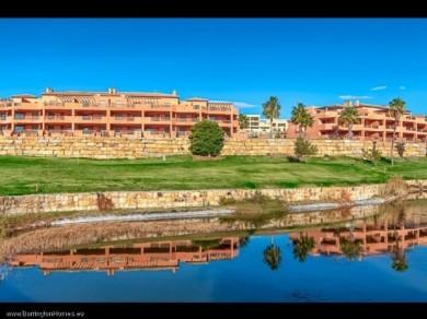 Apartamento con 2 dormitorios se vende en Casares Costa, Costa del Sol