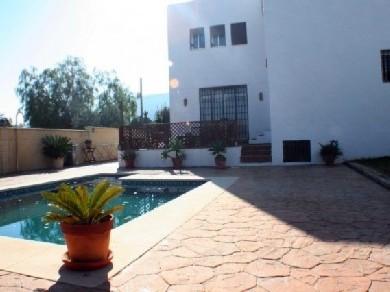 Chalet con 3 dormitorios se vende en Alhaurin de la Torre