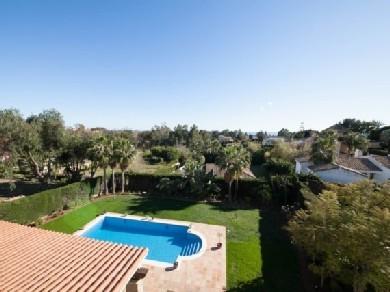 Chalet con 4 dormitorios se vende en Estepona, Costa del Sol