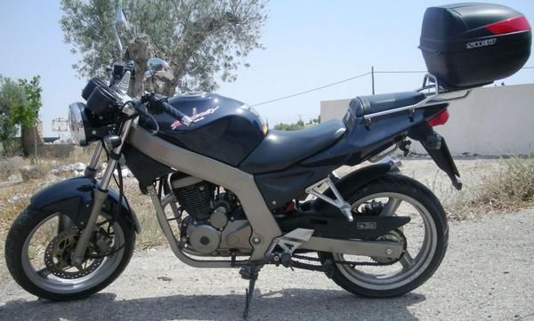 SE VENDE MOTO 125c.c. DAELIM ROADWIN