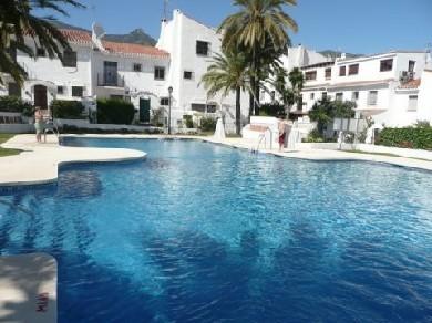 Apartamento con 2 dormitorios se vende en Marbella, Costa del Sol