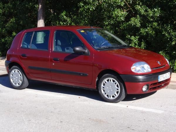 SE VENDE renault clio