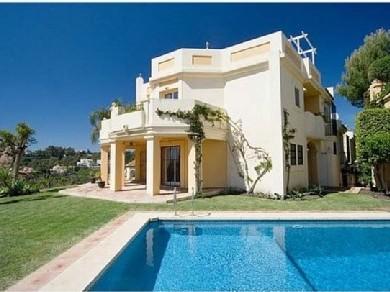 Adosado con 3 dormitorios se vende en Marbella, Costa del Sol
