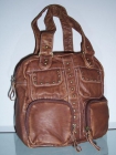 Bolso grande polipiel muy suave con tachuelas y varios bolsillos muy original - mejor precio | unprecio.es