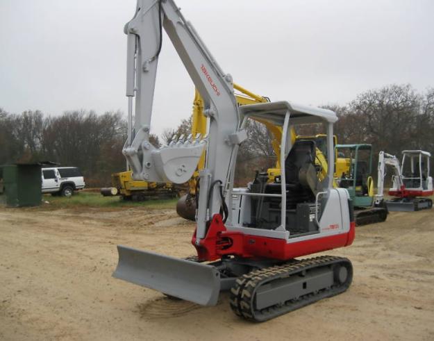 Miniexcavadora Takeuchi TB135