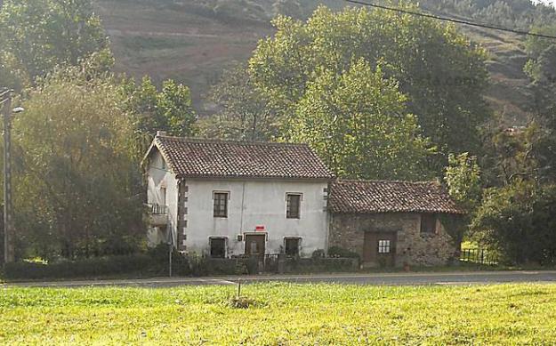 CASA CON TERRENO EN PÁMANES - CARRETERA GENERAL BILBAO-OVIEDO