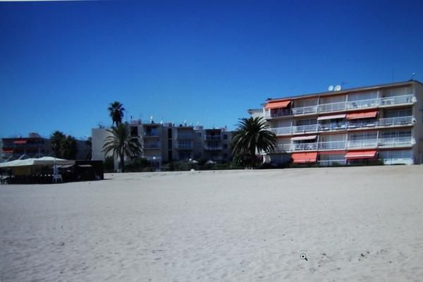 CAMBRILS (Tarragona) VENDO APARTAMENTO 1ª  LINEA DE PLAYA