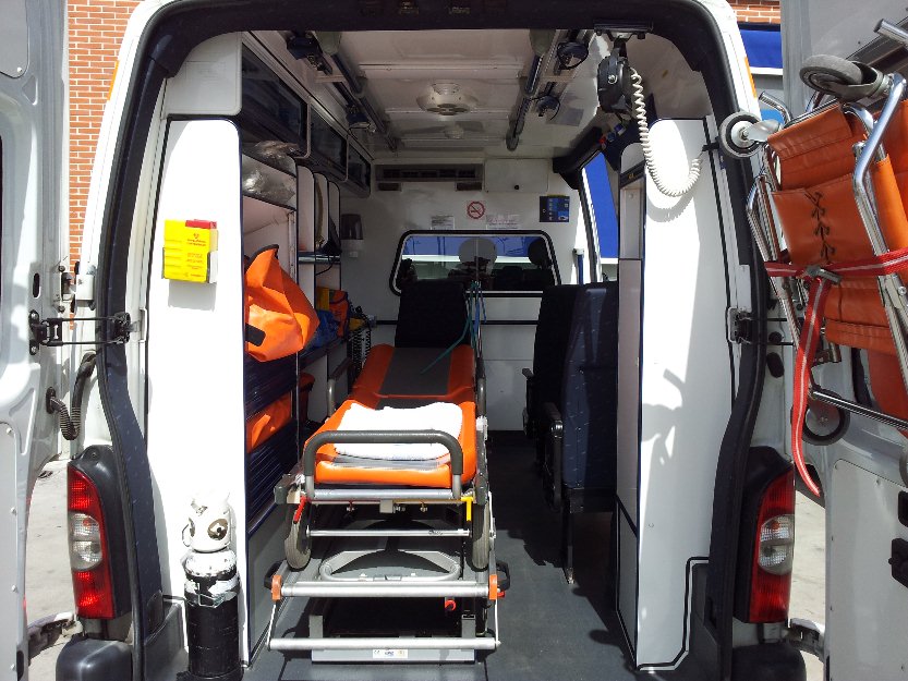 Oportunidad: vendo ambulancia muy barata 5.500 euros-soporte vital avanzado