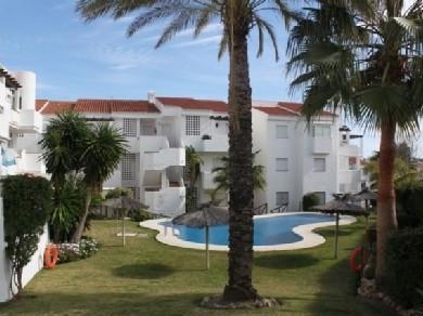 Apartamento con 2 dormitorios se vende en Estepona, Costa del Sol