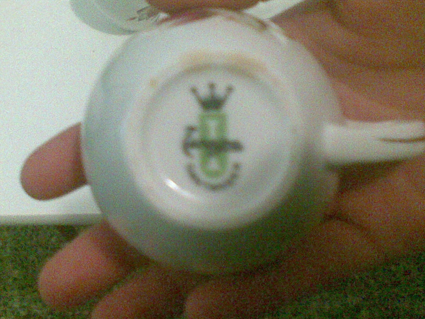 porcelana antigua( tazas, platos y jarras)