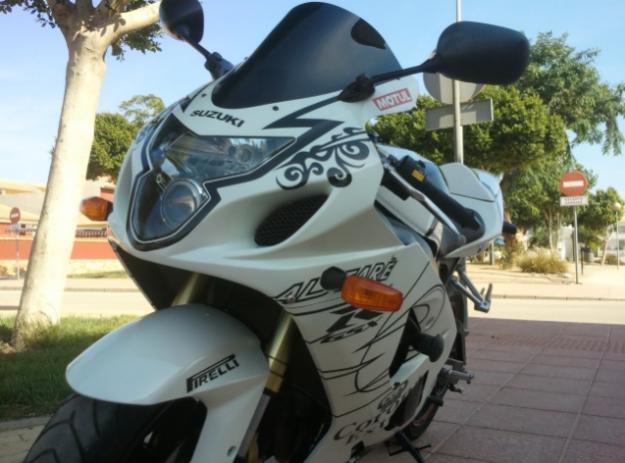 Se vende Suzuki Gsxr 600 k5