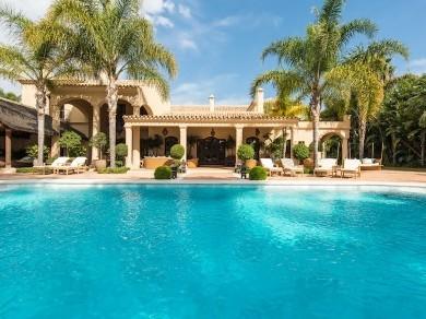 Chalet con 7 dormitorios se vende en Marbella, Costa del Sol